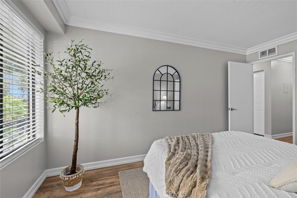 22206 Rim Pointe, Unit 7G Lake Forest, CA 92630 - Photo 27 of 39 a bedroom with a bed and a potted plant