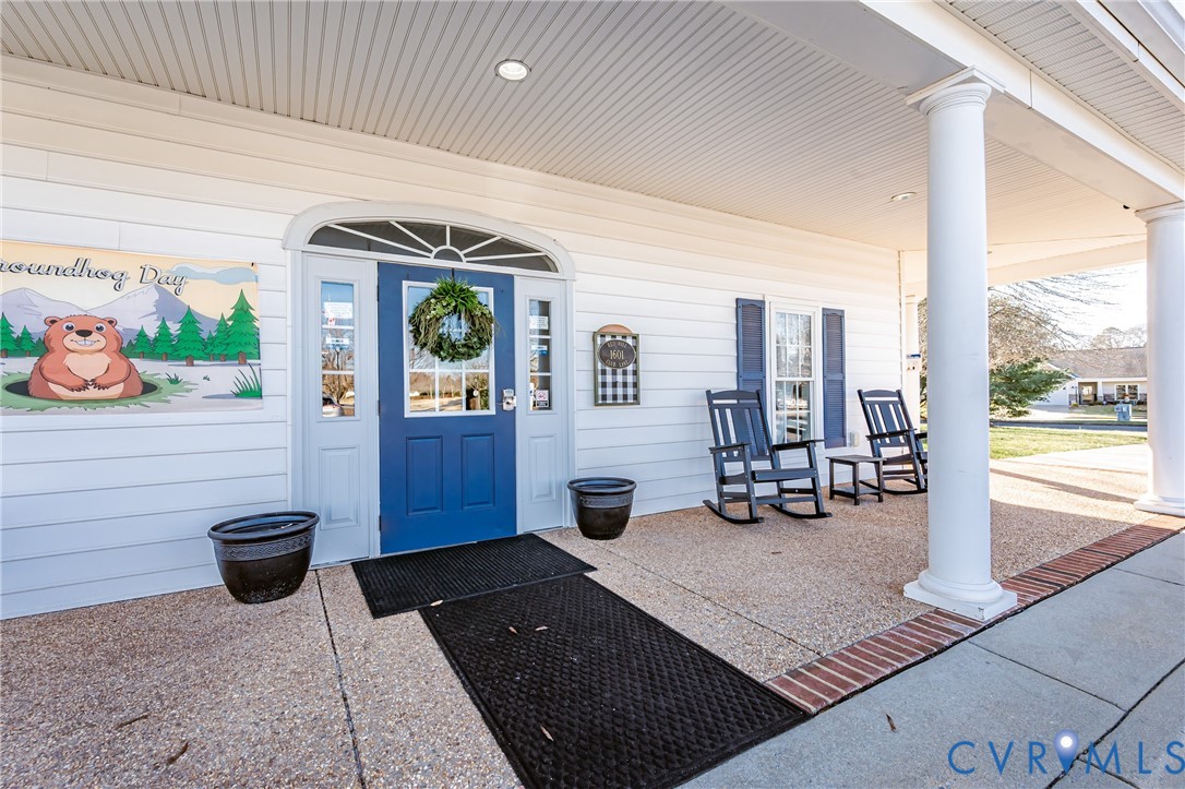 7622 Settlers Ridge Court Henrico, VA 23231 - Photo 43 of 43 a living room with furniture and a gate