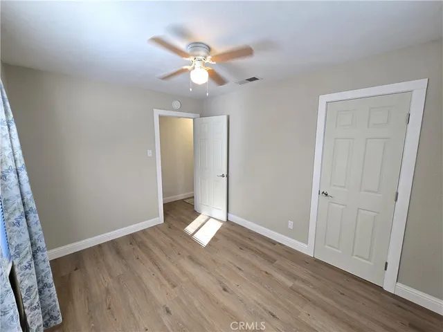 a view of a backyard with pathway