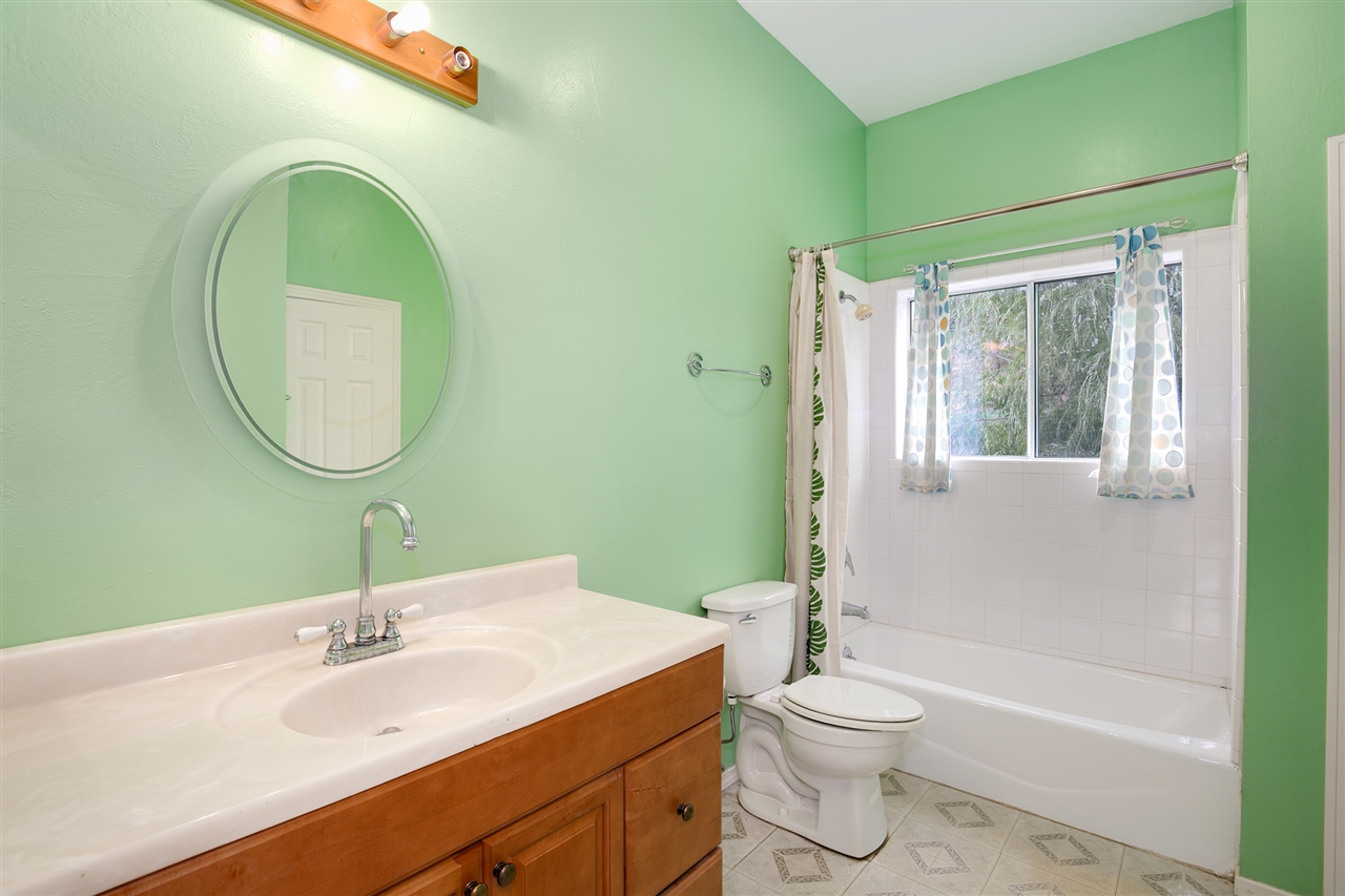 30077 Ridge Creek Road Valley Center, CA 92082 - Photo 7 of 25