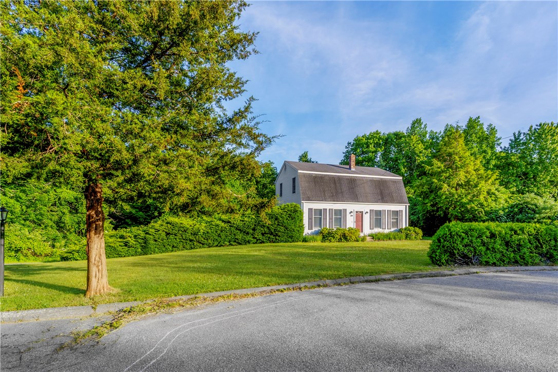 29 Robin Way Westerly, RI 02891 - Photo 3 of 40