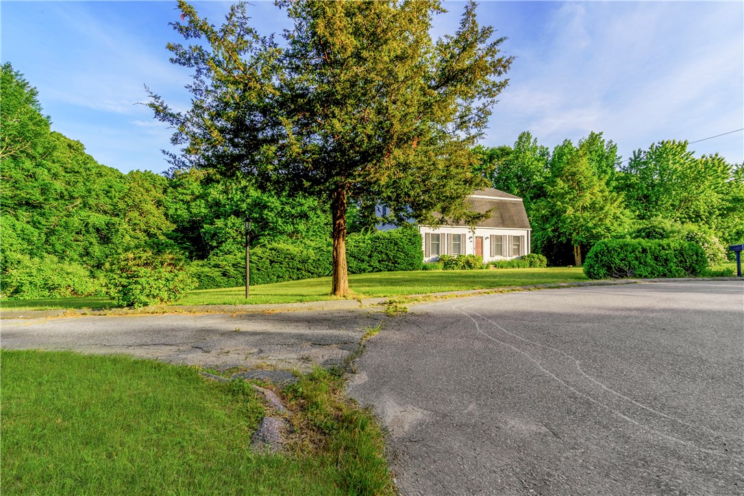29 Robin Way Westerly, RI 02891 - Photo 4 of 40