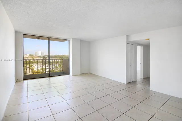 $2,100 | 2350 Northeast 135th Street, Unit 1111, North Miami, FL 33181