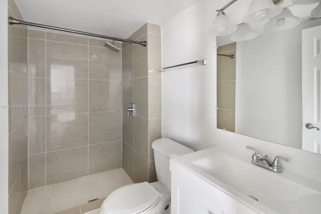 $2,100 | 2350 Northeast 135th Street, Unit 1111, North Miami, FL 33181