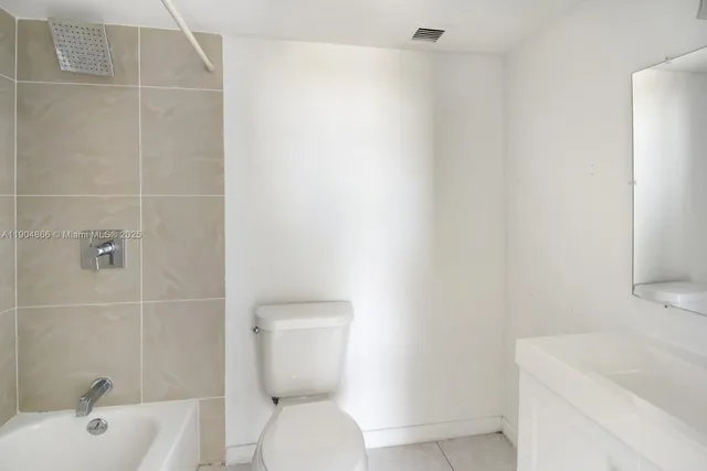 $2,100 | 2350 Northeast 135th Street, Unit 1111, North Miami, FL 33181