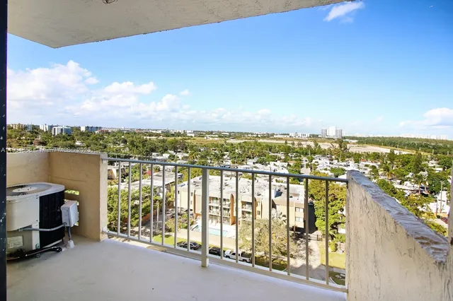 $2,100 | 2350 Northeast 135th Street, Unit 1111, North Miami, FL 33181