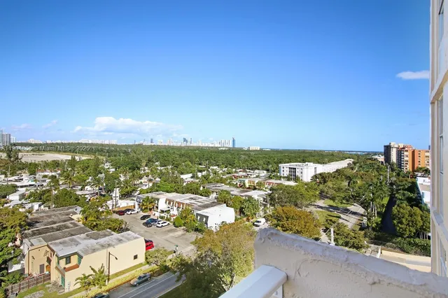 $2,100 | 2350 Northeast 135th Street, Unit 1111, North Miami, FL 33181