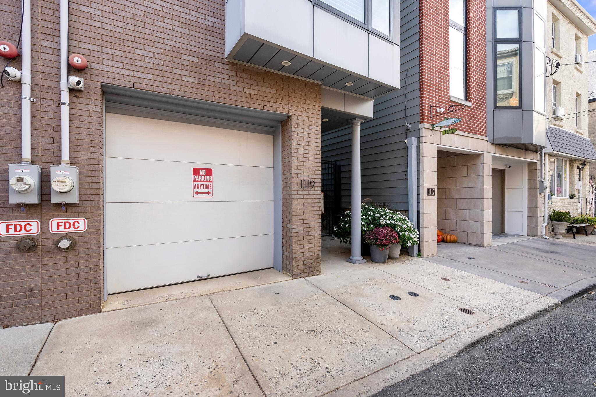 1119 East Oxford Street Philadelphia, PA 19125 - Photo 3 of 53 Oversized garage
