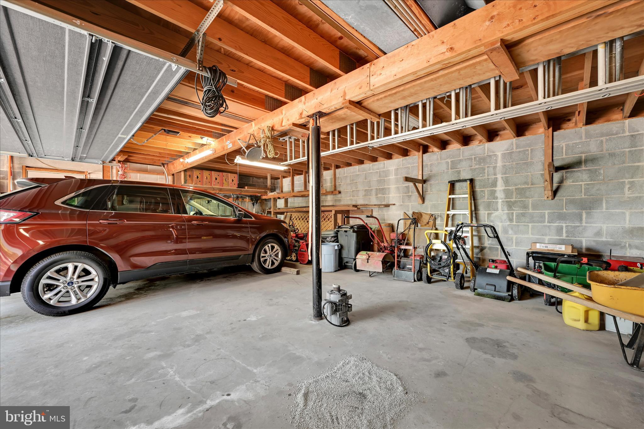990 Mt Wilson Road Lebanon, PA 17042 - Photo 31 of 42 Garage
