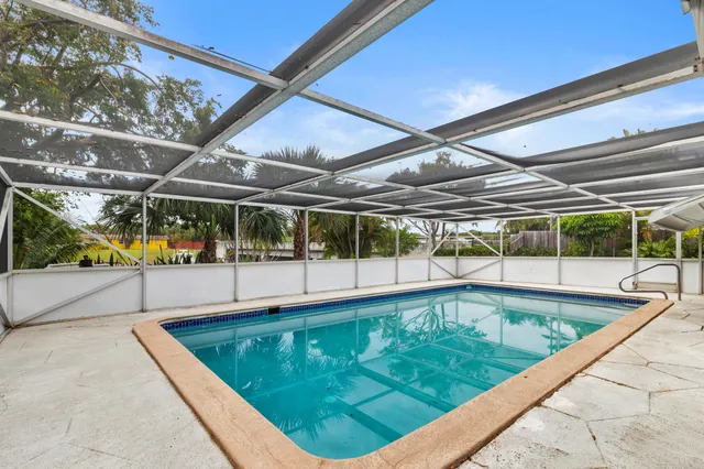 a view of backyard of the house