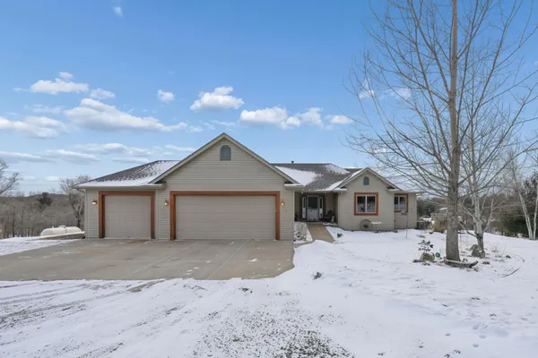 $750,000 | W11213 840th Avenue, River Falls, WI 54022