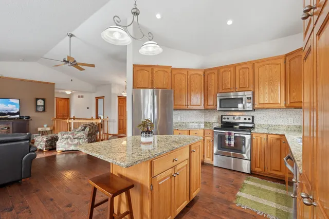 $750,000 | W11213 840th Avenue, River Falls, WI 54022