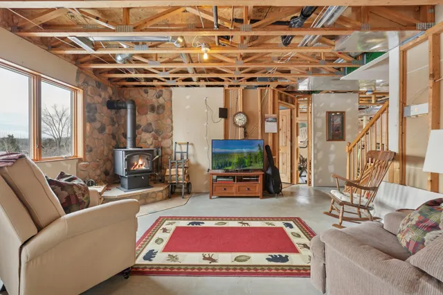 $750,000 | W11213 840th Avenue, River Falls, WI 54022