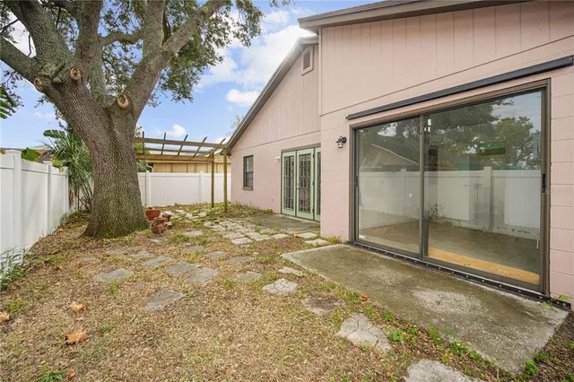 a picture of a wall with white walls