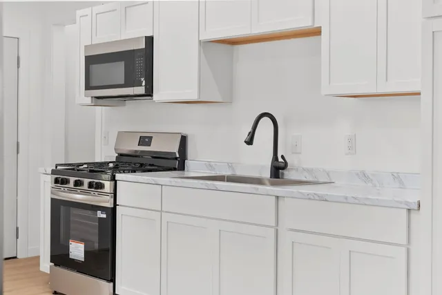 $209,900 | 1424 St Lawrence Avenue, Beloit, WI 53511