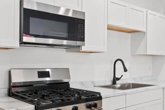 $209,900 | 1424 St Lawrence Avenue, Beloit, WI 53511