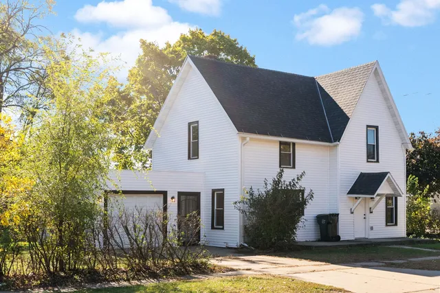$209,900 | 1424 St Lawrence Avenue, Beloit, WI 53511