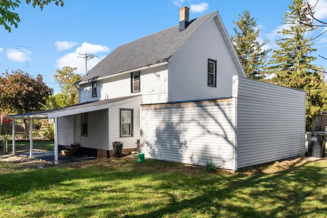 $209,900 | 1424 St Lawrence Avenue, Beloit, WI 53511