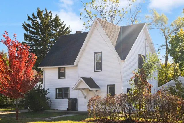 $209,900 | 1424 St Lawrence Avenue, Beloit, WI 53511