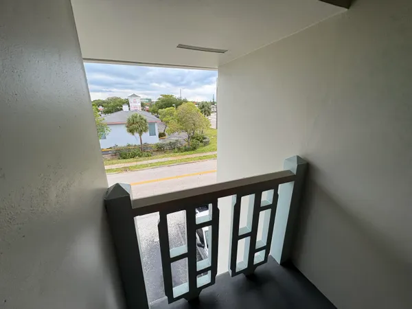 $1,525 | 1050 East Sample Road, Unit 311, Pompano Beach, FL 33064