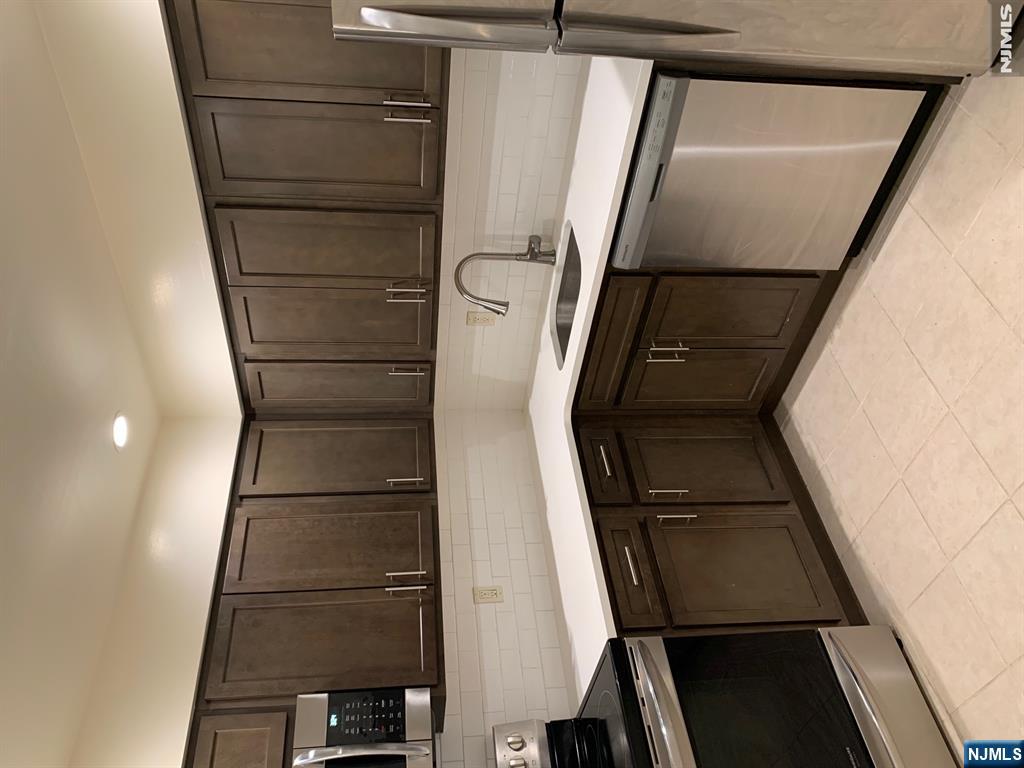 60 D Hawthorne Avenue, Unit D) Park Ridge, NJ 07656 - Photo 6 of 19