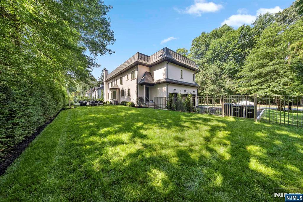 199 Whitman Street Haworth, NJ 07641 - Photo 4 of 50