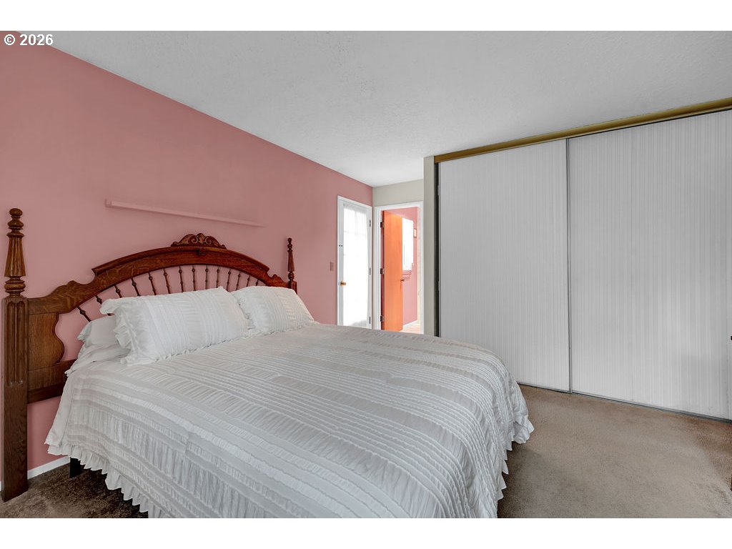 1415 20th Street Florence, OR 97439 - Photo 19 of 40 a bedroom with a bed and a window