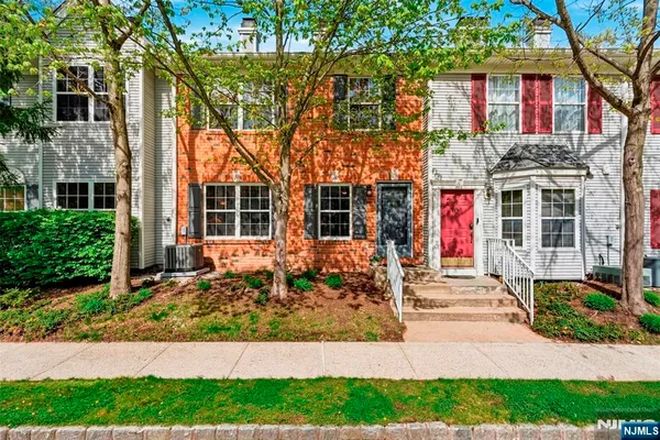 $569,000 | 2063 Drake Court, Mahwah, NJ 07430