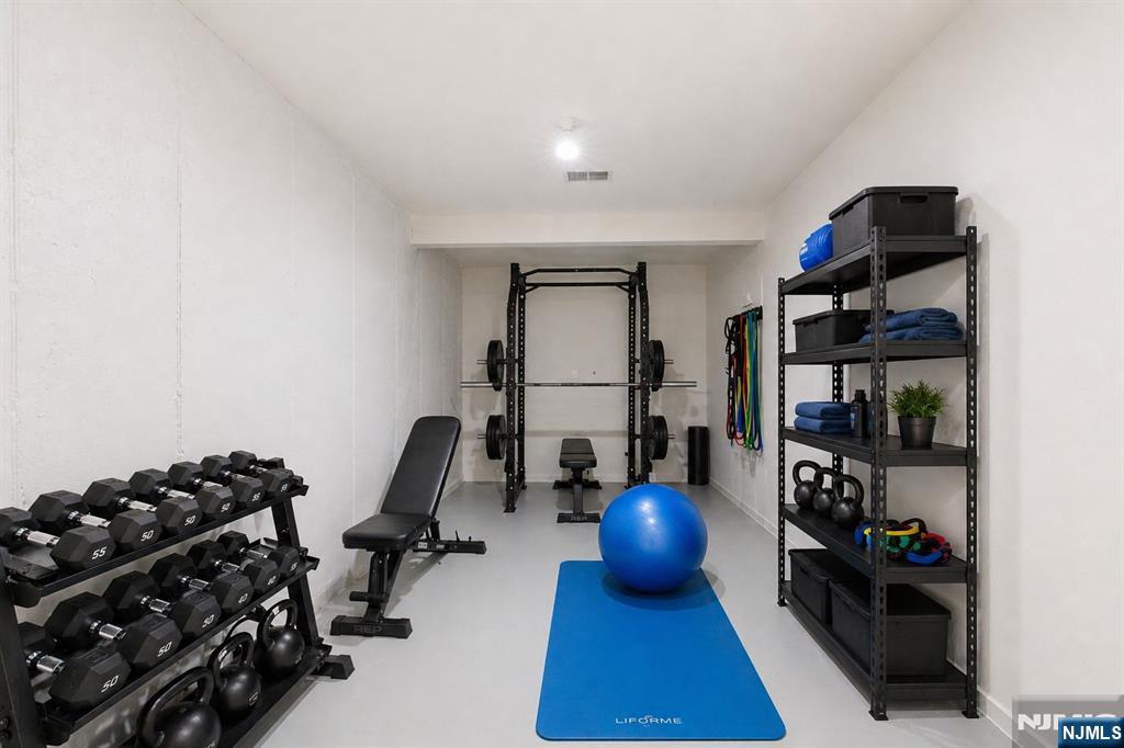 2063 Drake Court Mahwah, NJ 07430 - Photo 24 of 25 a room with gym equipment