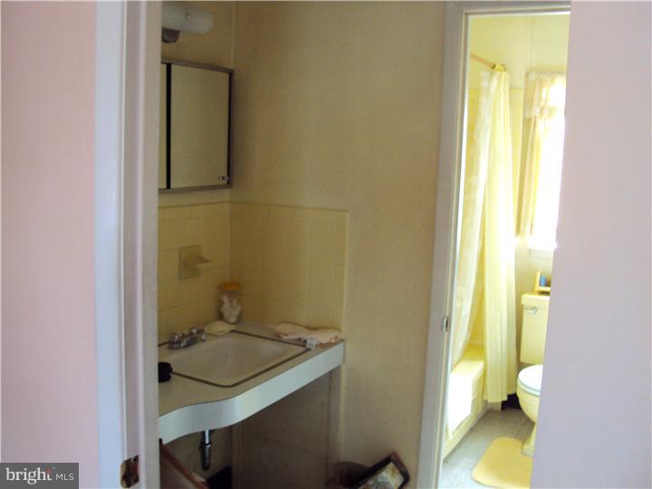 102 Dubois Road Glassboro, NJ 08028 - Photo 12 of 19 Bathroom