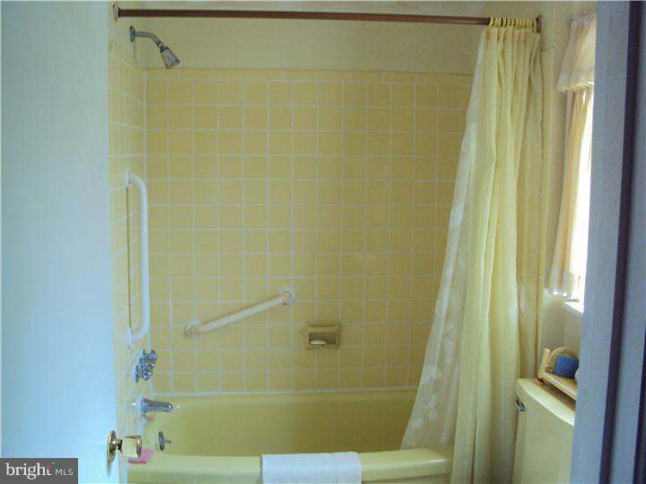 102 Dubois Road Glassboro, NJ 08028 - Photo 15 of 19 Bathroom