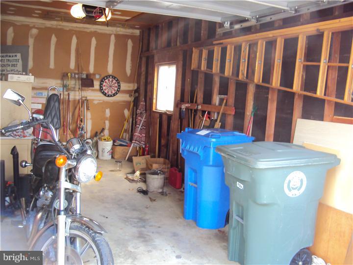 102 Dubois Road Glassboro, NJ 08028 - Photo 19 of 19 Garage