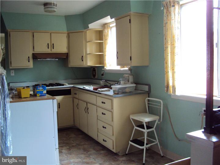 102 Dubois Road Glassboro, NJ 08028 - Photo 5 of 19 Kitchen