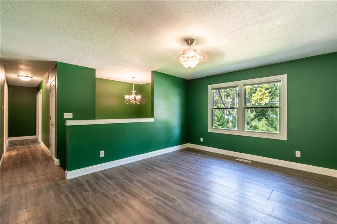 4023 East Greenhill Road Decatur, IL 62521 - Photo 5 of 28 Gallery Image 5