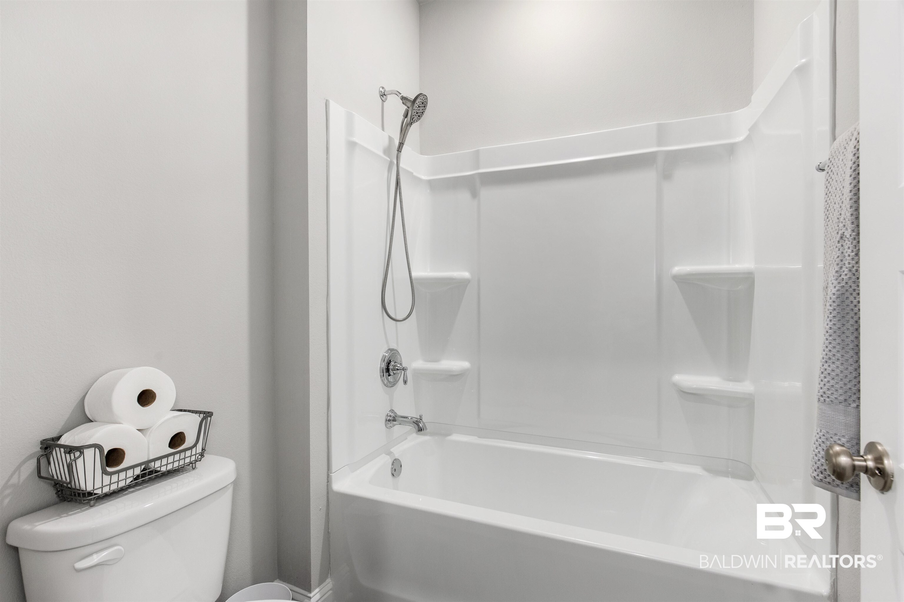 2345 Laurel Street Semmes, AL 36575 - Photo 17 of 31 Full bath with toilet and shower combination