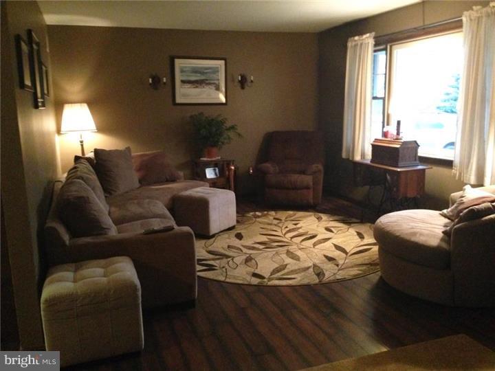 830 Belaire Road Pottstown, PA 19464 - Photo 4 of 16 Living Room