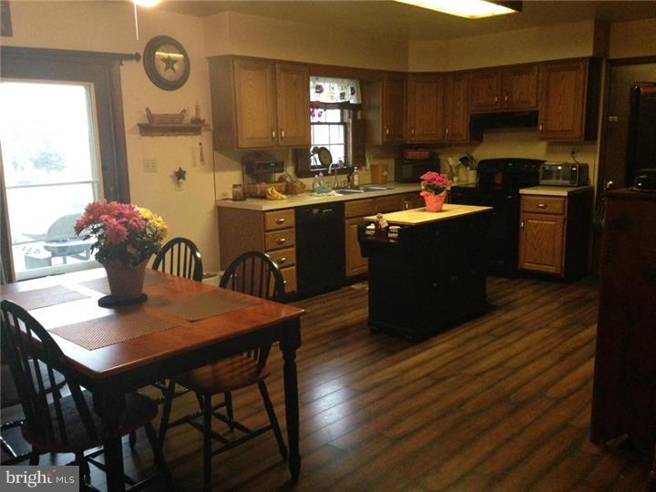 830 Belaire Road Pottstown, PA 19464 - Photo 5 of 16 Kitchen