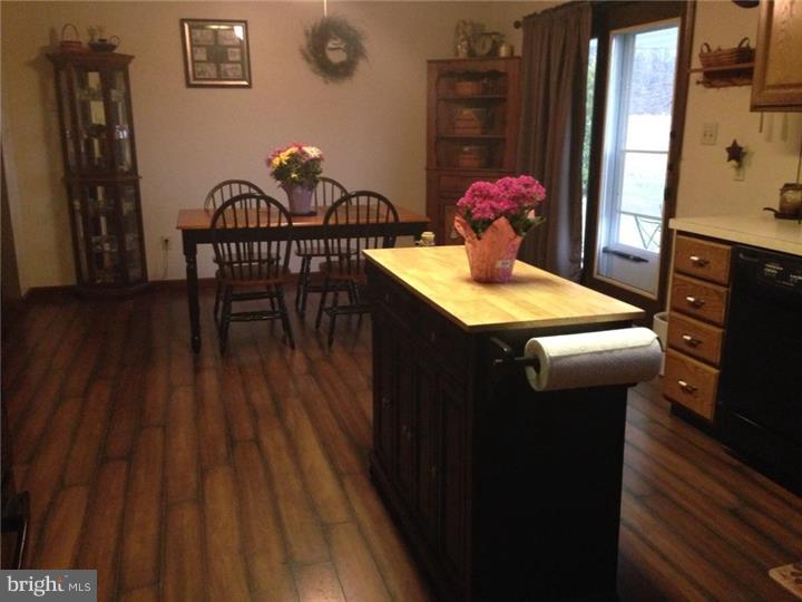 830 Belaire Road Pottstown, PA 19464 - Photo 6 of 16 Kitchen