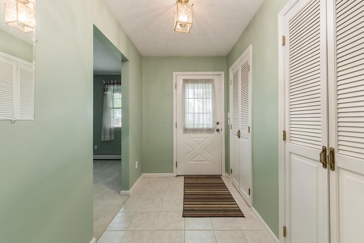 586 Mapleview Lane Circleville, OH 43113 - Photo 4 of 39 Gallery Image 4
