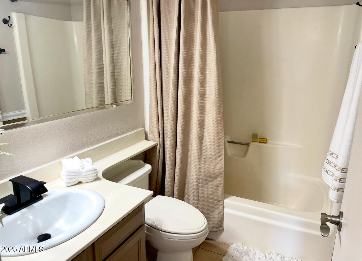 4038 West Windrose Drive Phoenix, AZ 85029 - Photo 27 of 43 a bathroom with a sink toilet and shower