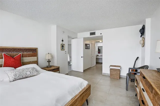 $399,000 | 210 174th Street, Unit 1703, Sunny Isles Beach, FL 33160