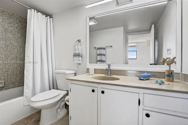 $399,000 | 210 174th Street, Unit 1703, Sunny Isles Beach, FL 33160