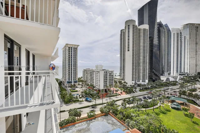 $399,000 | 210 174th Street, Unit 1703, Sunny Isles Beach, FL 33160