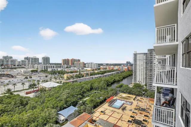 $399,000 | 210 174th Street, Unit 1703, Sunny Isles Beach, FL 33160