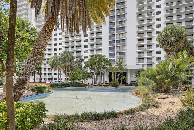 $399,000 | 210 174th Street, Unit 1703, Sunny Isles Beach, FL 33160