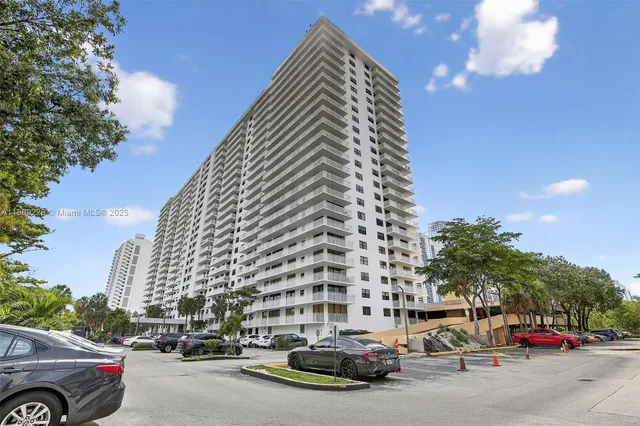 $399,000 | 210 174th Street, Unit 1703, Sunny Isles Beach, FL 33160