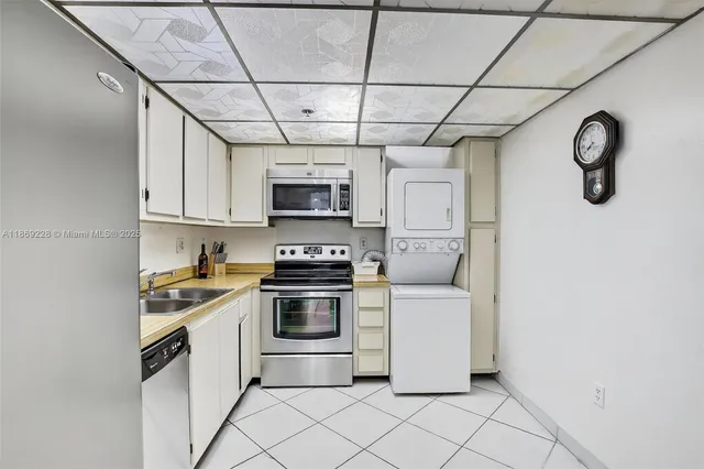 $399,000 | 210 174th Street, Unit 1703, Sunny Isles Beach, FL 33160