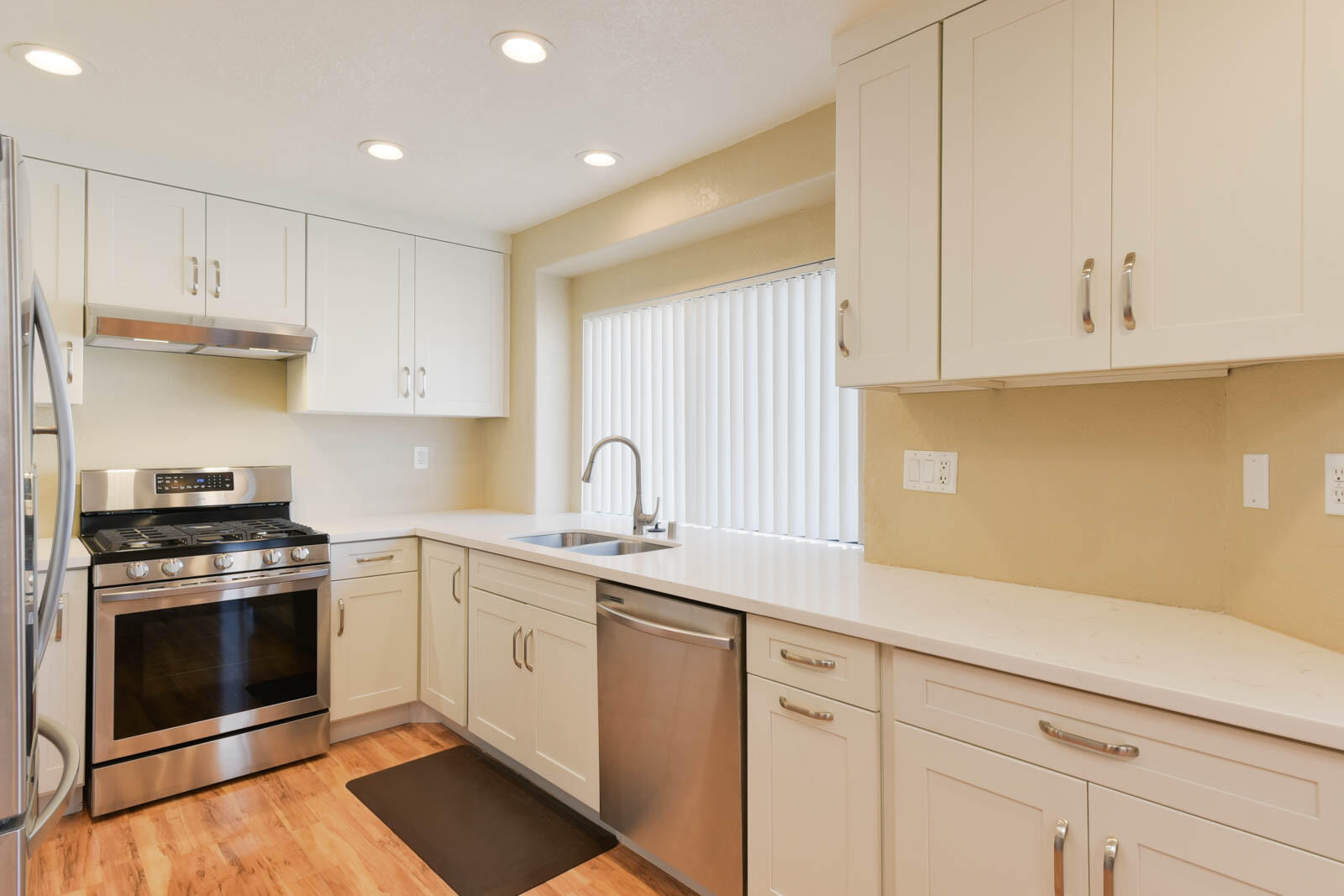 278 South Seneca Circle, Unit 47 Anaheim, CA 92805 - Photo 14 of 29 a kitchen with a sink stove and cabinets