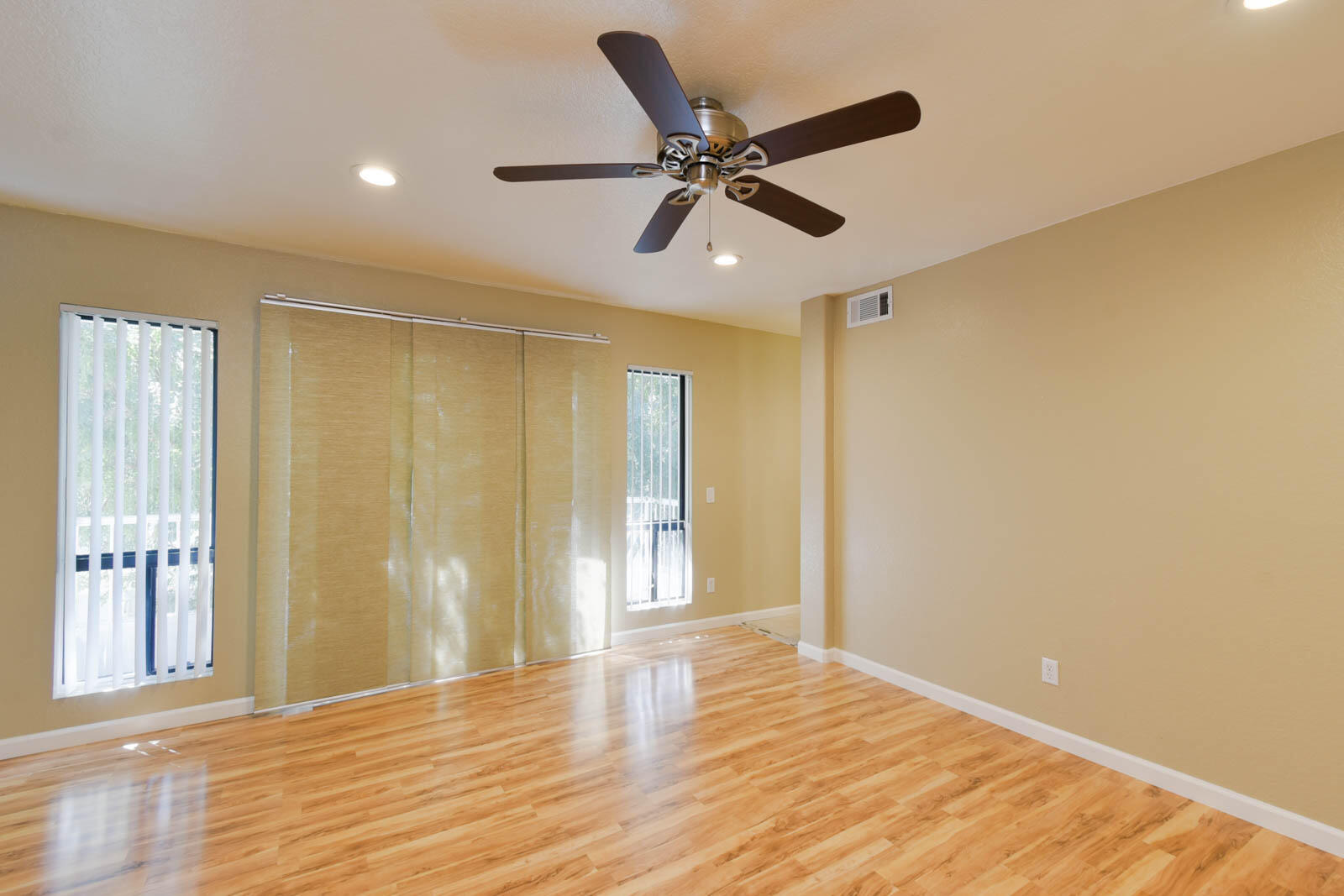 278 South Seneca Circle, Unit 47 Anaheim, CA 92805 - Photo 16 of 29 a view of an empty room and window