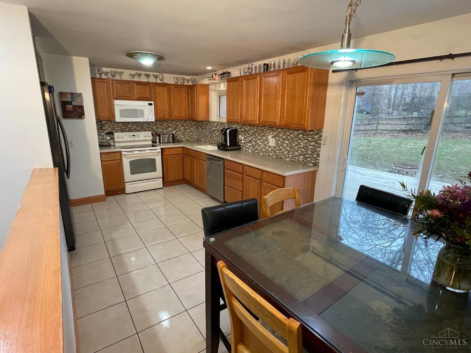 9657 Daly Road Cincinnati, OH 45231 - Photo 10 of 19 Gallery Image 10